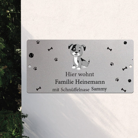 Türschild Familie mit Hund - Bei diesem Türschild wird auch Eure Schnüffelnase bedacht.