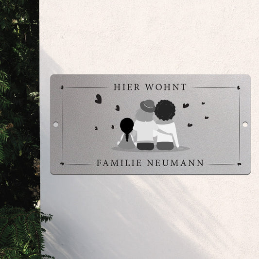 Türschild We are family - Zwei Frauen mit Tochter (personalisierbar)