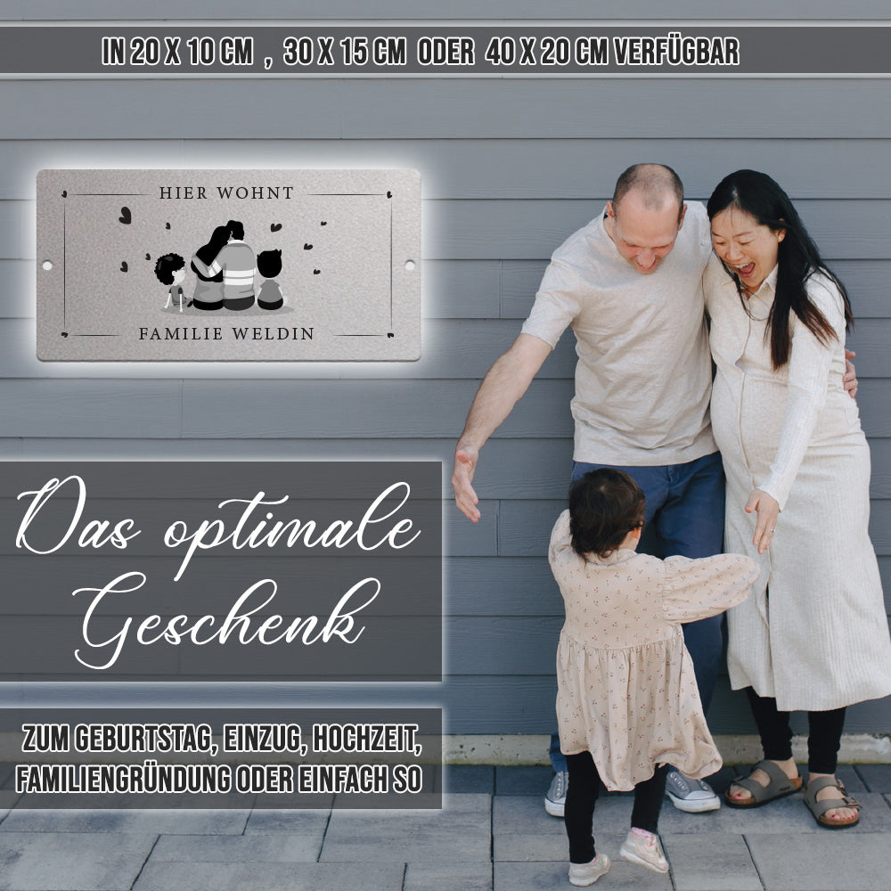 Türschild We are family - Eltern und 2 Söhne (personalisierbar)
