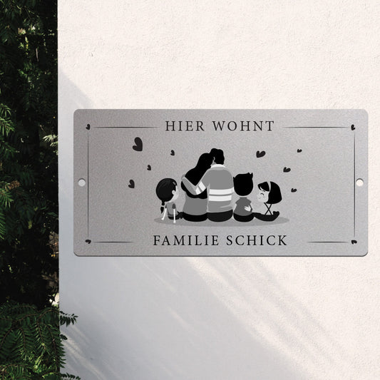 Türschild We are family - Eltern, 2 Töchter und 1 Sohn (personalisierbar)