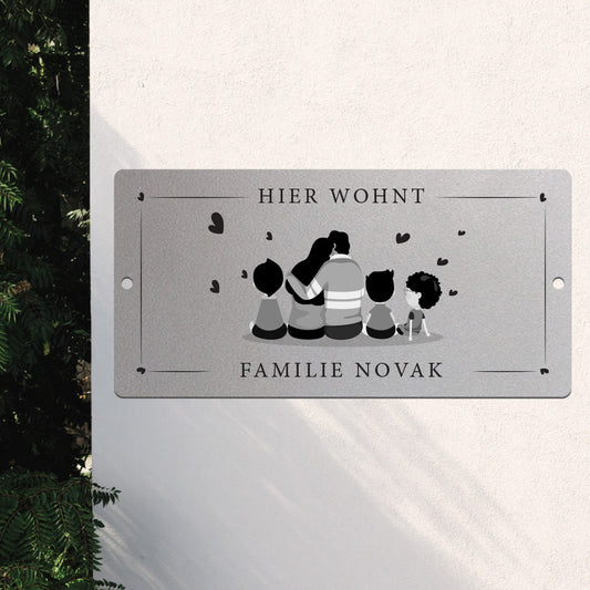 Türschild We are family - Eltern, 3 Söhne (personalisierbar)