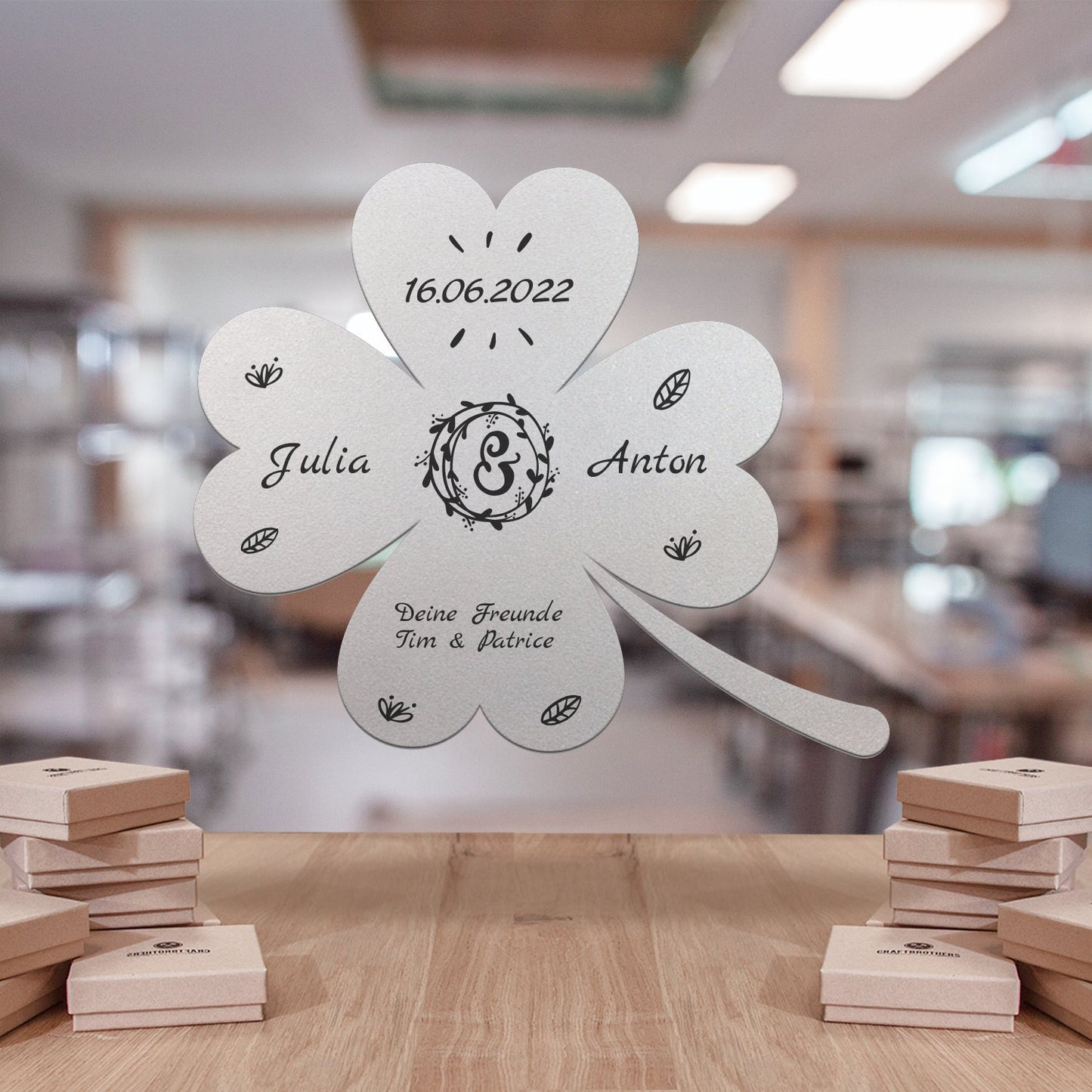 Ausgefallenes Hochzeitsgeschenk: Glückskleeblatt II zur Hochzeit - personalisierbar Dekoartikel Craftbrothers