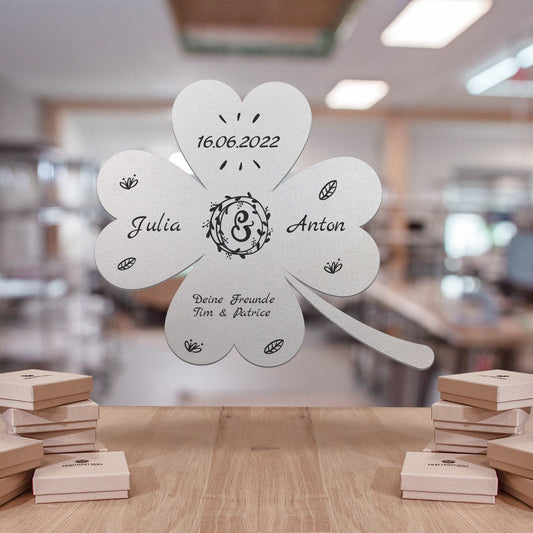 Ausgefallenes Hochzeitsgeschenk: Glückskleeblatt II zur Hochzeit - personalisierbar Dekoartikel Craftbrothers