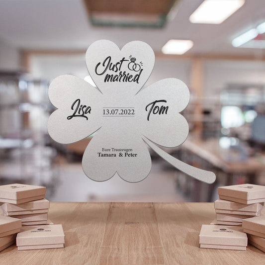 Ausgefallenes Hochzeitsgeschenk: Glückskleeblatt V zur Hochzeit - personalisierbar Dekoartikel Craftbrothers