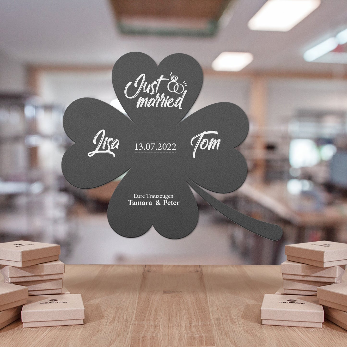 Ausgefallenes Hochzeitsgeschenk: Glückskleeblatt V zur Hochzeit - personalisierbar Dekoartikel Craftbrothers