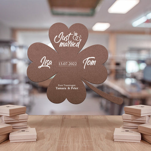 Ausgefallenes Hochzeitsgeschenk: Glückskleeblatt V zur Hochzeit - personalisierbar Dekoartikel Craftbrothers