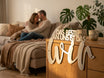 Motivationsspruch Das Beste an uns ist das WIR aus edlem Stahl im Wohnzimmer — Craftbrothers