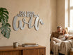 Schriftzug an der Wand über dem Sofa — Craftbrothers