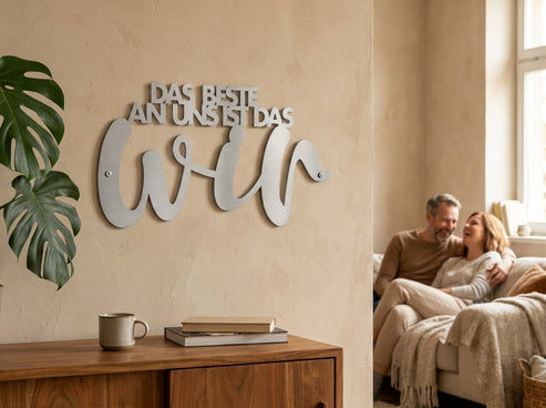 Schriftzug an der Wand über dem Sofa — Craftbrothers