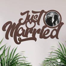 Laden Sie das Bild in den Galerie-Viewer, Just Married Schriftzug (personalisierbar) Craftbrothers 