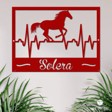 Laden Sie das Bild in den Galerie-Viewer, Pferdeschild &quot;Solera&quot; mit Herzschlag - personalisierbar Craftbrothers 