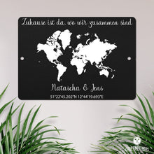 Laden Sie das Bild in den Galerie-Viewer, Geschenk Weltkarte mit Koordinaten - personalisiert Tafel Craftbrothers 