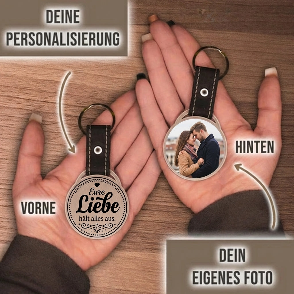 Personalisierter Foto-Schlüsselanhänger - Eure Liebe hält alles aus.