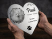 Schild Material-Detail in der Hand