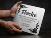 Schild Material-Detail in der Hand