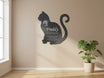 An der Wand mit Pflanze