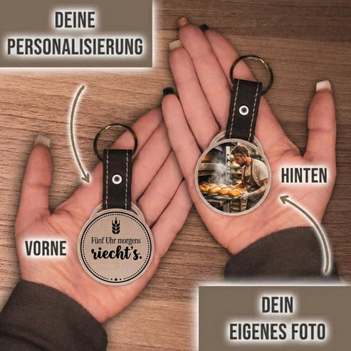 Personalisierter Foto-Schlüsselanhänger "Fünf Uhr morgens riecht's." Craftbrothers