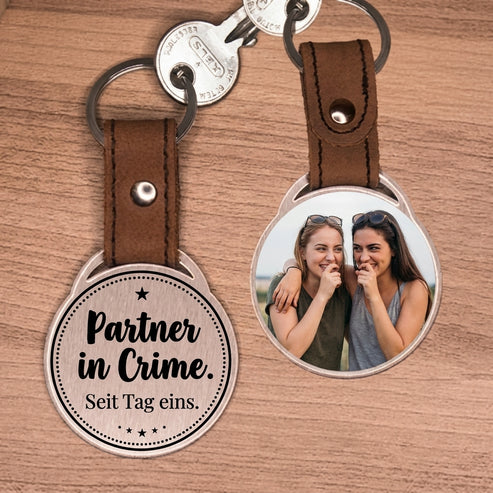 Personalisierter Foto-Schlüsselanhänger "Partner in Crime. Seit Tag eins." Craftbrothers