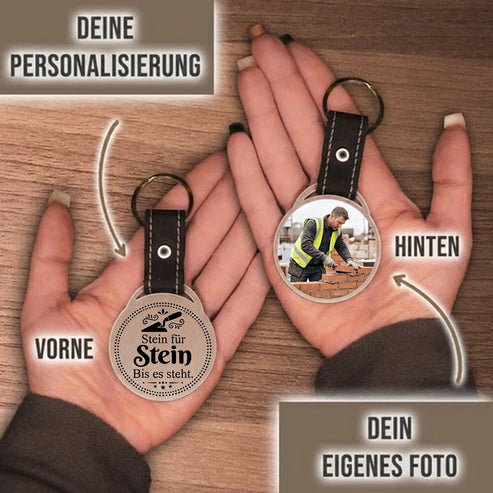 Personalisierter Foto-Schlüsselanhänger "Stein für Stein. Bis es steht." Craftbrothers