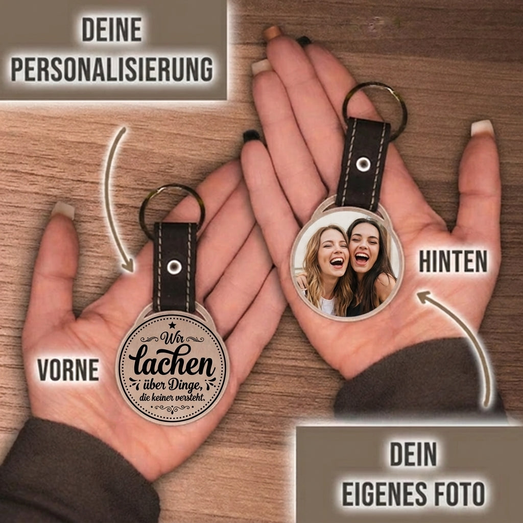 Personalisierter Foto-Schlüsselanhänger "Wir lachen über Dinge, die keiner versteht." Craftbrothers