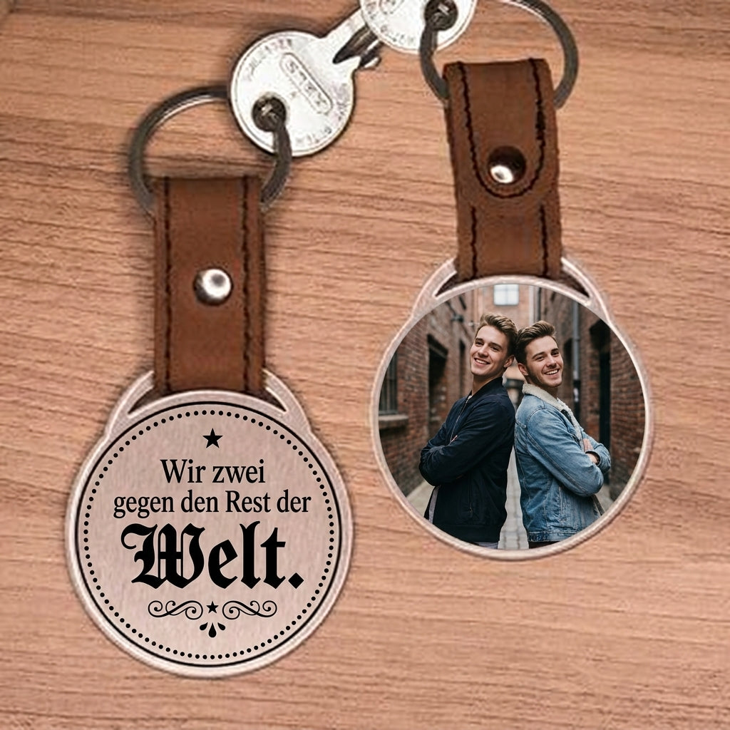 Personalisierter Foto-Schlüsselanhänger "Wir zwei gegen den Rest der Welt." Craftbrothers