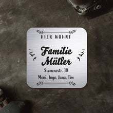 Laden Sie das Bild in den Galerie-Viewer, personalisierbares Türschild &quot;Hier wohnt Familie&quot; im edlen Klassiklook Türschilder Herzau 