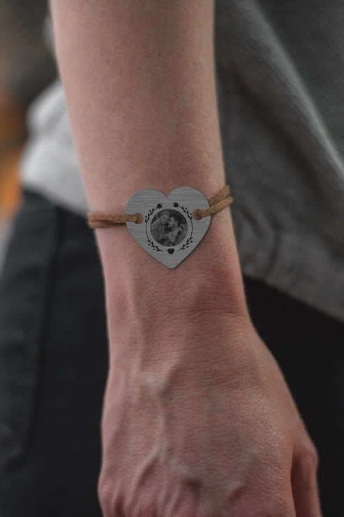 personalisierbares Armband mit Fotogravur für Paare und optionaler, geheimer Textgravur auf Innenseite Armband Herzau 