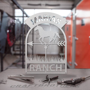 Hofschild - Pferd Windspiel aus edlem Stahl (personalisierbar) Craftbrothers 